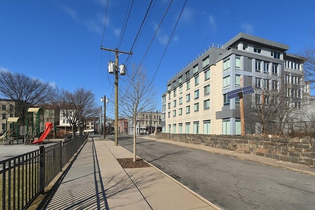 Building Photo - 502 Palisade Ave