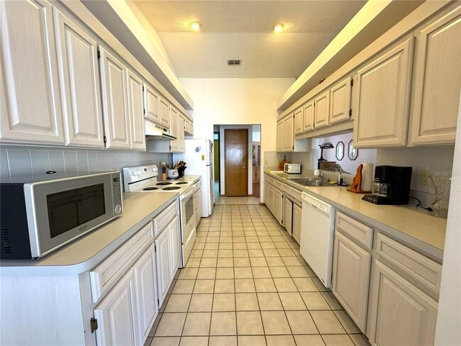 Building Photo - 824 Old Floral City Rd