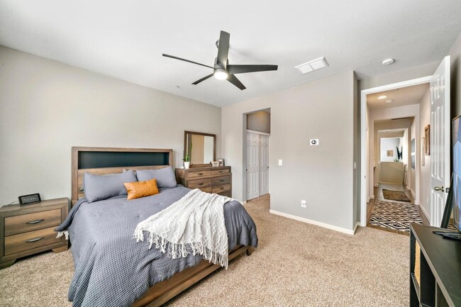 Building Photo - 8430 Crystal Walk Cir