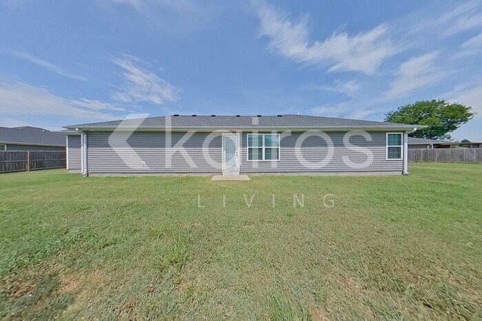 Building Photo - 202 Fieldstone Cir