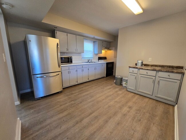 Building Photo - 1005 Samantha St