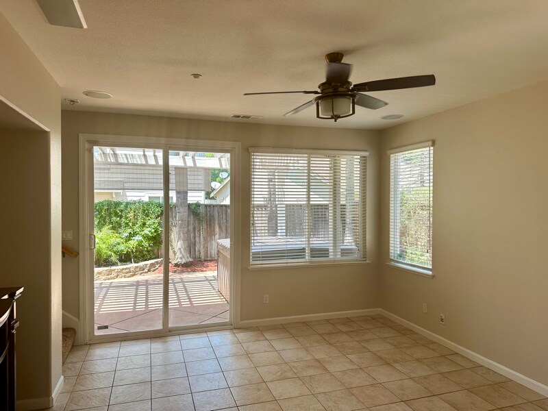 Building Photo - 541 Jacaranda St
