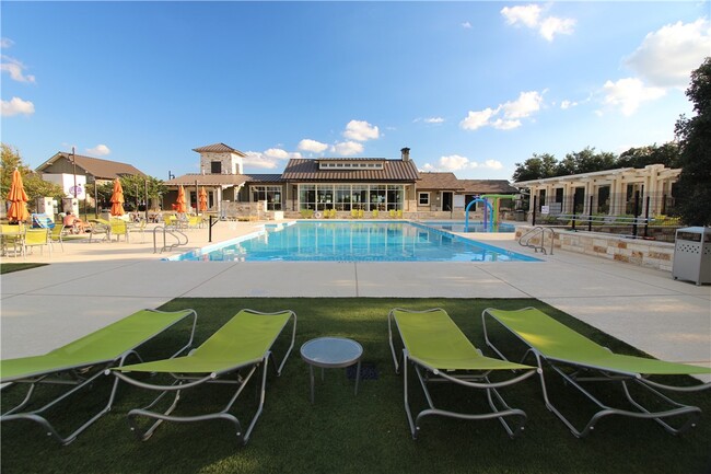 Building Photo - 589 Peace Dr