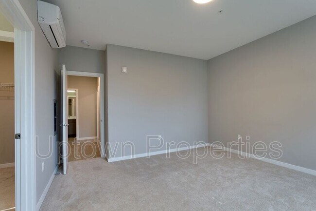 Building Photo - 3563 N Gantenbein Ave