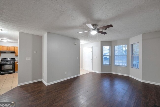 Building Photo - 614 Waynes Ct SE