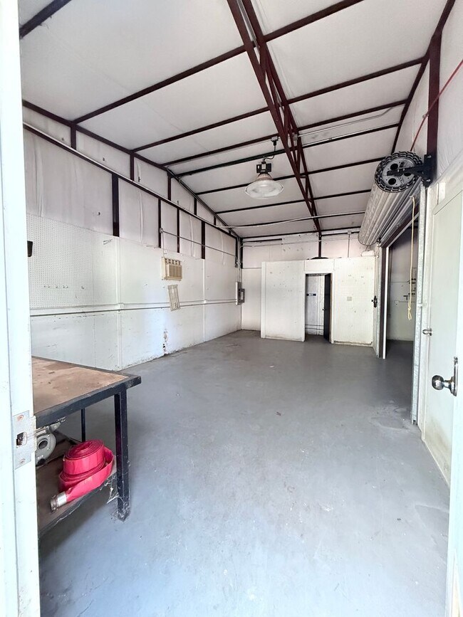 Building Photo - Hard to find Weatherford, TX rental with l...