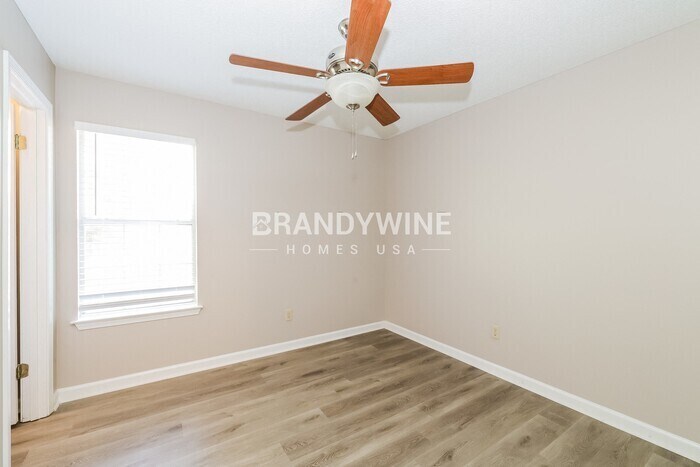 Building Photo - 8077 Sandywood Ln