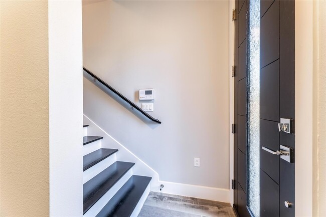 Building Photo - 1417 Kramer Ln