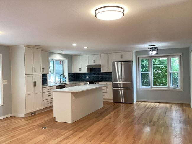 Building Photo - Charming Mukilteo Rambler in a Prime Location