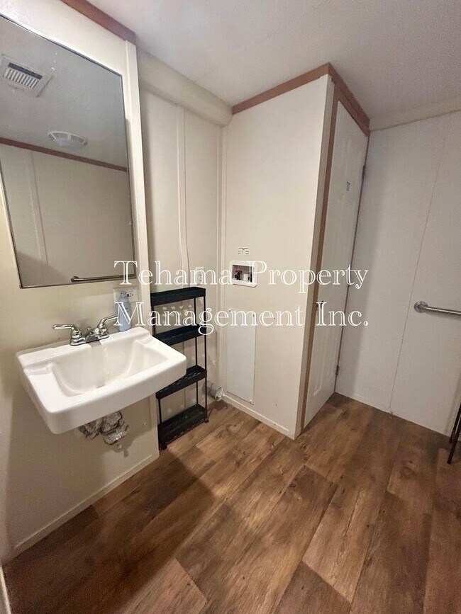 Building Photo - 11885 Craig Ave