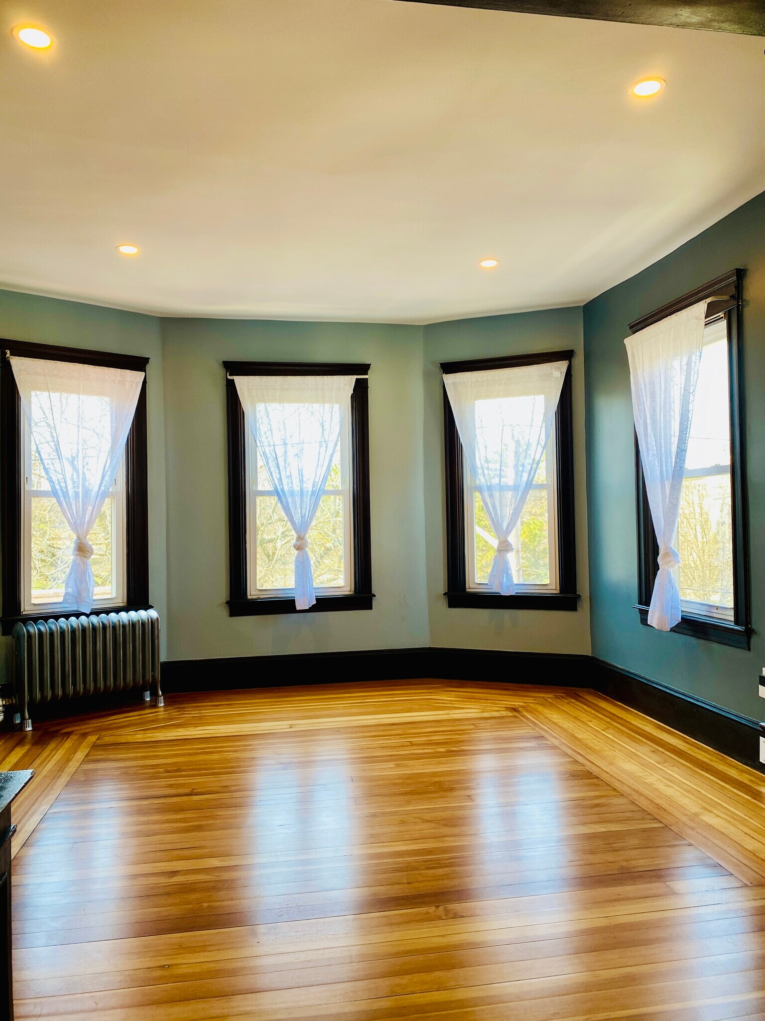 Building Photo - 97 Raymond St