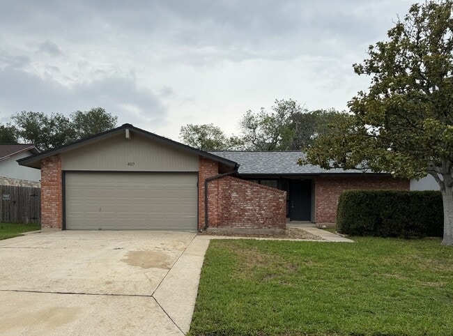 Building Photo - 4023 Briar Hollow St