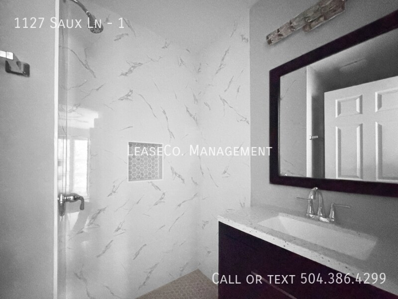 Building Photo - 1127 Saux Ln