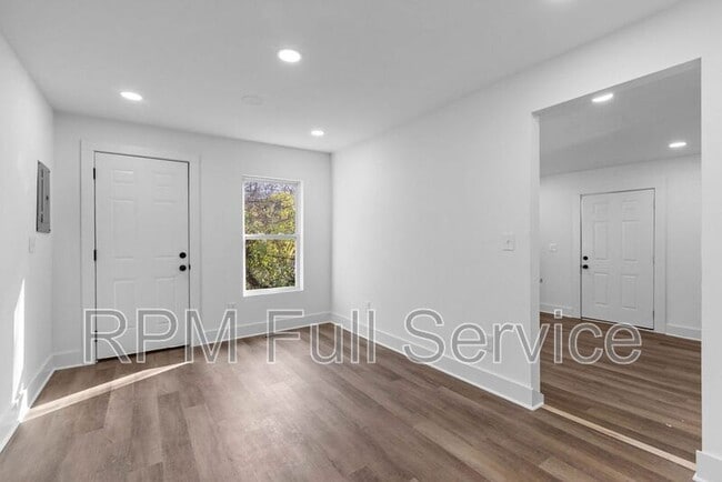 Building Photo - 1405 14th Ave N