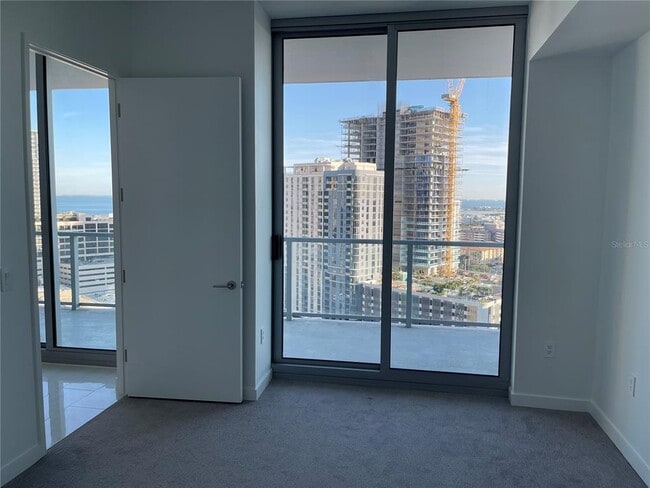 Building Photo - 400 Central Ave