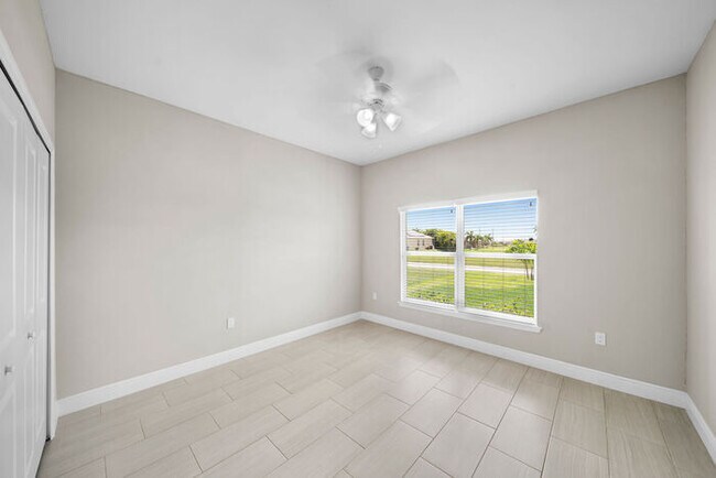 Building Photo - 1004 NW 35th Pl