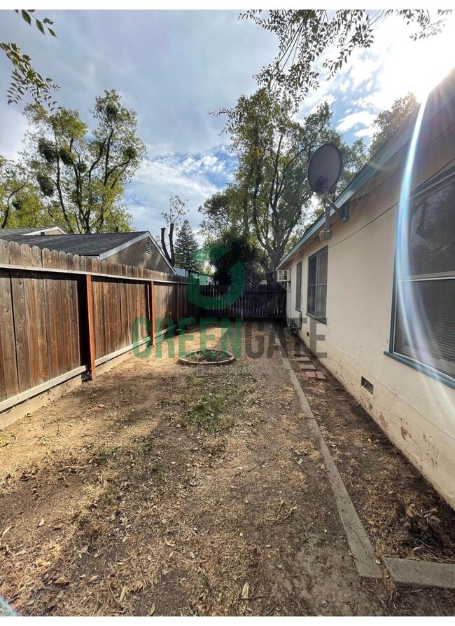 Building Photo - 3 BEDROOM 1 BATH HOME IN MODESTO!!