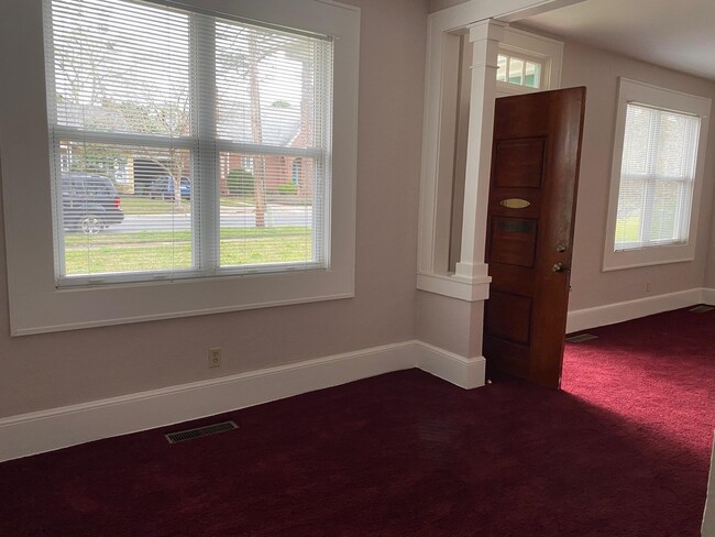 Building Photo - 411 Beard St