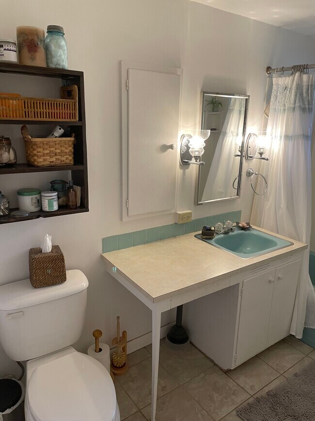 Building Photo - 121 7th St