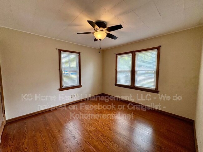 Building Photo - 7839 Robinson St