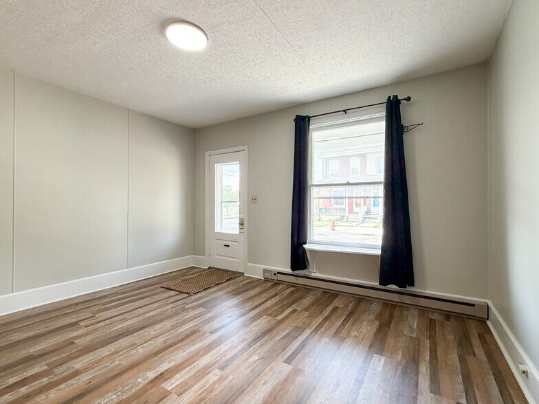 Building Photo - 403 Spruce St