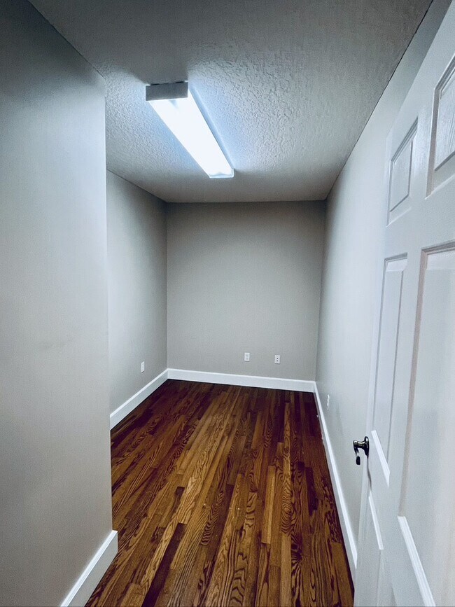 Building Photo - 273 Hollywood Forest Dr