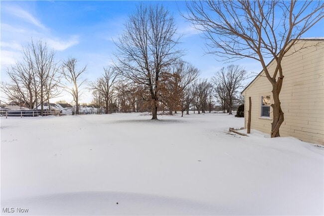 Building Photo - 650 E 250th St