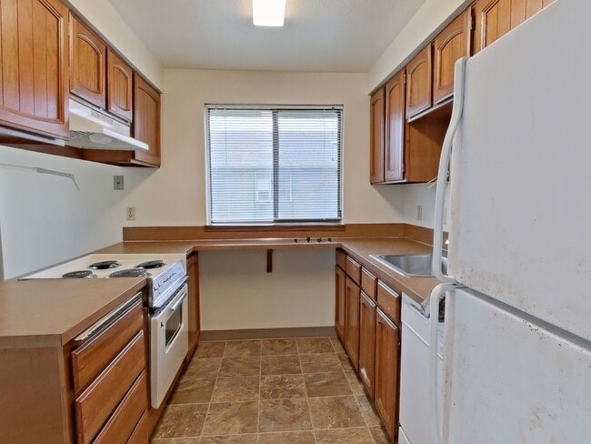 Building Photo - Comfortable 2 Bedroom Duplex with Garage ~...