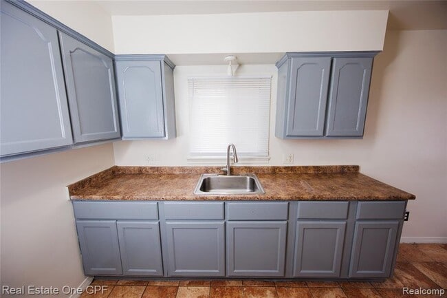 Building Photo - 14960 Alberta Ave