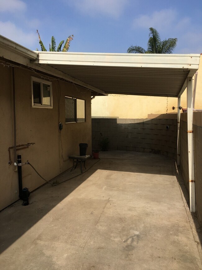 Building Photo - Main16761-73