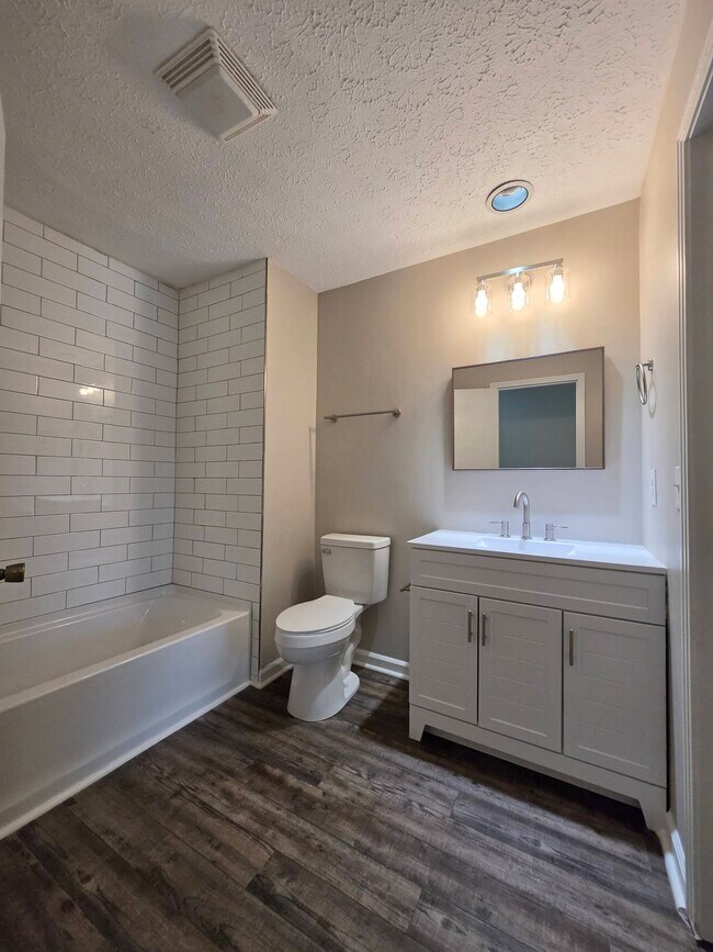 Building Photo - 301 Hickory Pl