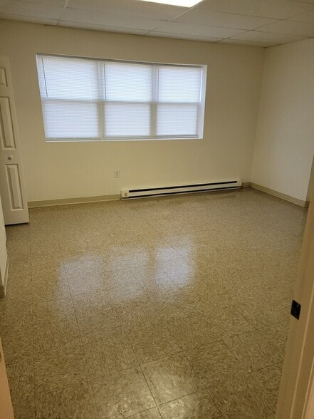 Bedroom - 130 KURTZ AVE