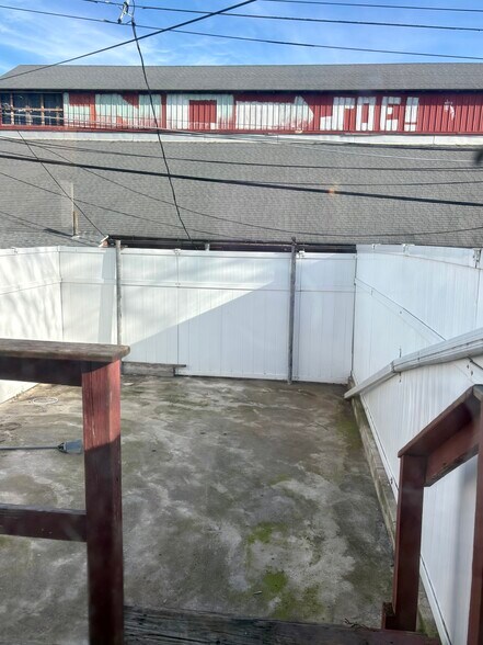 Building Photo - 435 N 5th St