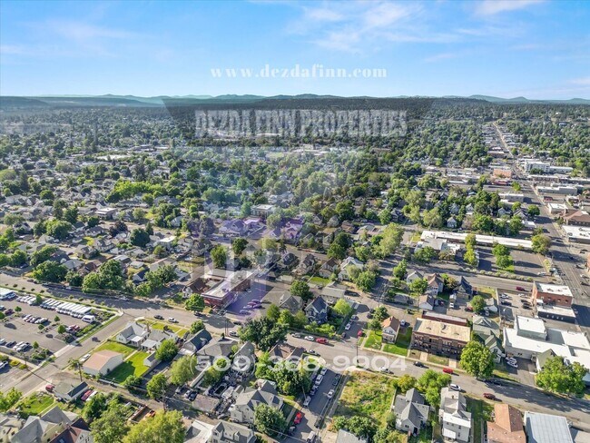 Building Photo - 1101/1103 W Sinto Ave