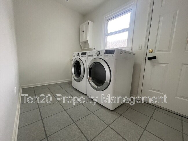 Building Photo - 113 Maplebrook Ct