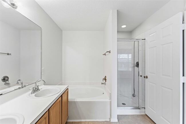 Building Photo - 21219 Somerset Park Ln