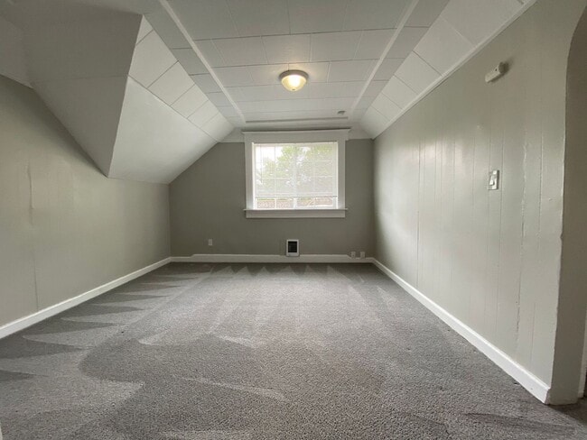 Building Photo - Drexel Stadium - M St Triplex
