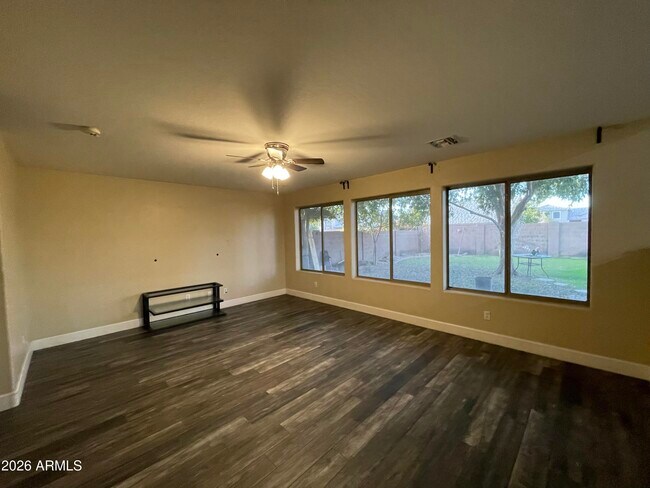 Building Photo - 5168 W Morten Ave
