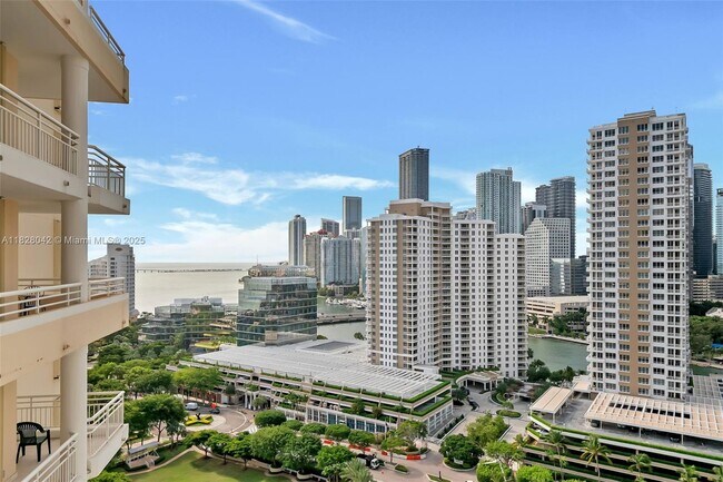 Building Photo - 888 Brickell Key Dr