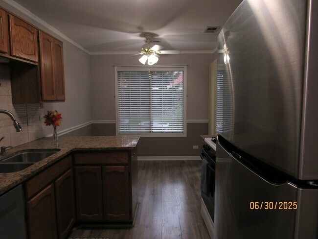 Building Photo - 352 Pembroke Ct