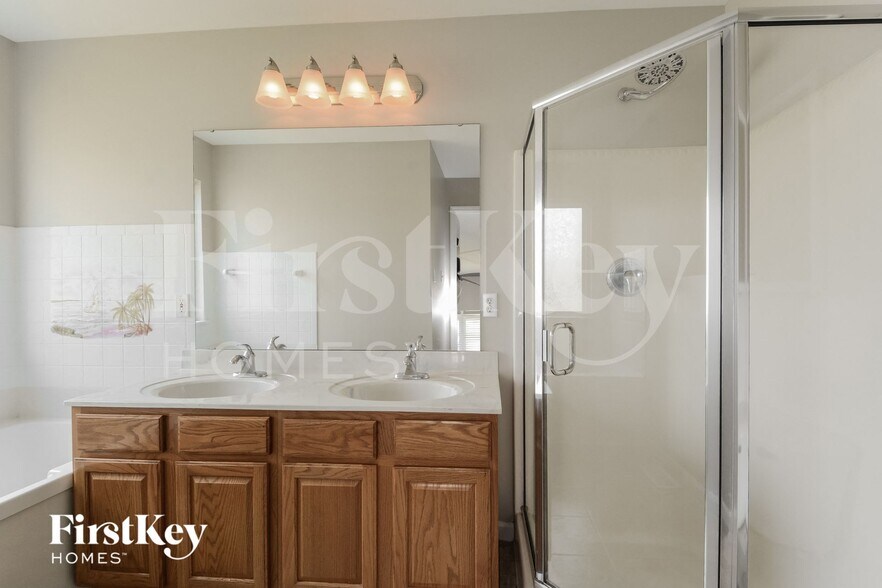 Building Photo - 3249 Silvertrail Ct