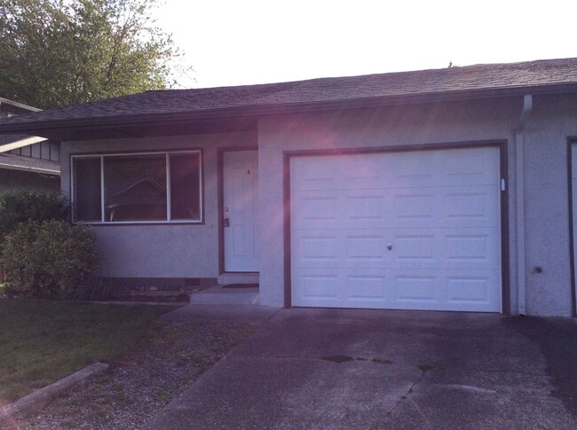 Primary Photo - Totally Updated, Beautiful Duplex unit! Av...