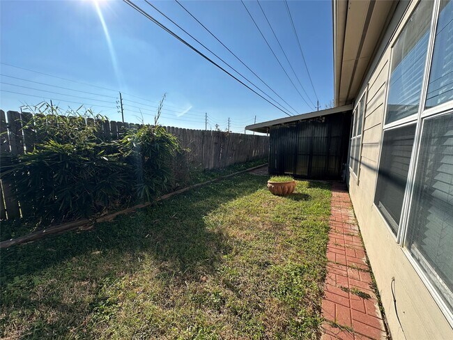 Building Photo - 21839 Manitou Falls Ln