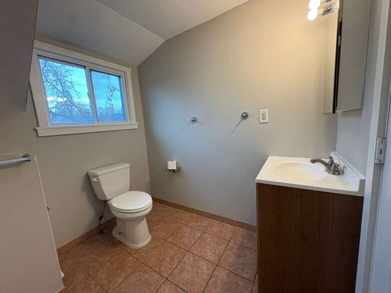 Building Photo - 1260 Whalley Ave