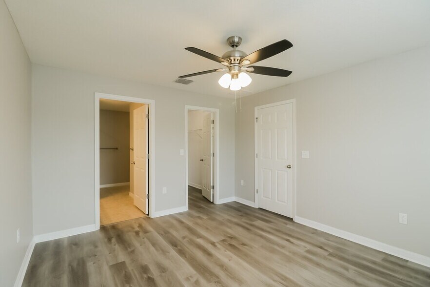 Building Photo - 6742 Wirevine Dr