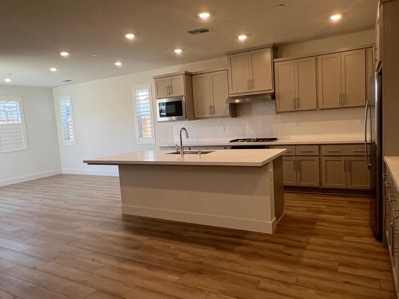 Building Photo - 5256 Ironwood Ave