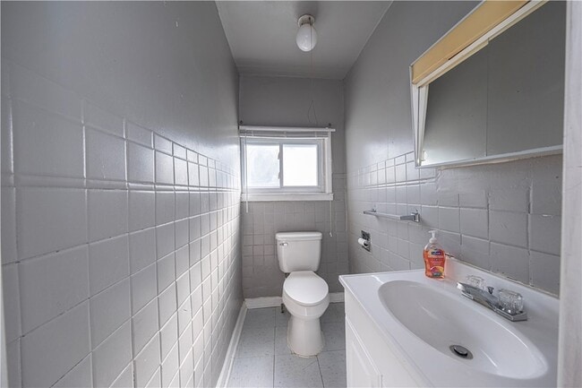 Building Photo - 741 Griffith St