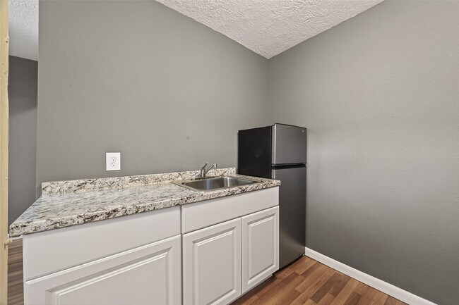 Building Photo - 216 Burr St