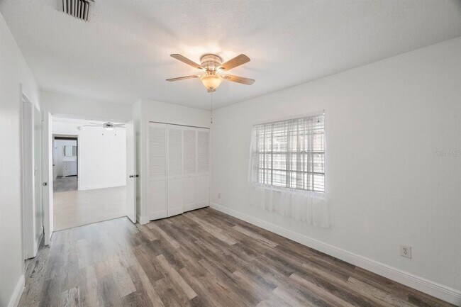 Building Photo - 16132 Country Crossing Dr