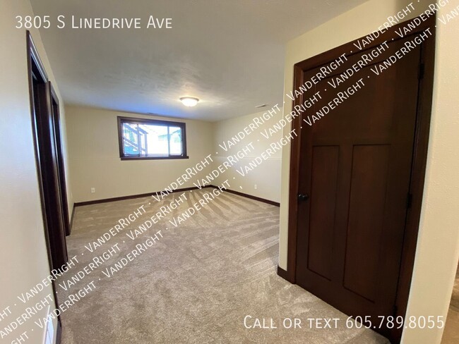 Building Photo - 3805 S Linedrive Ave